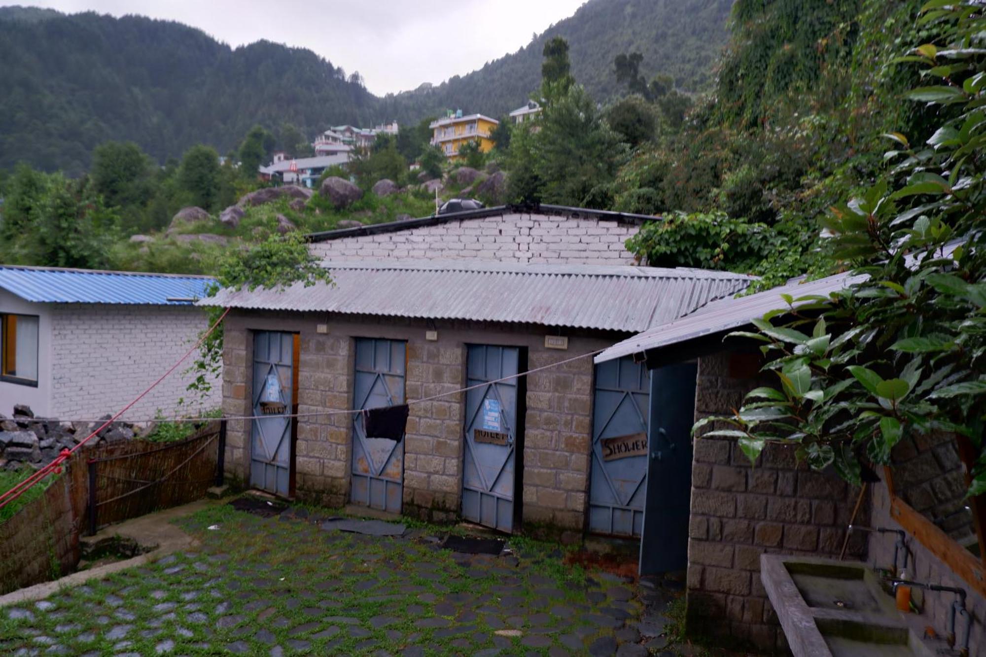 Utopia Hostels Dharamkot Mcleodganj Dharamshala Exterior photo